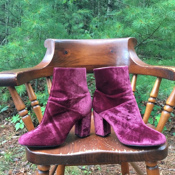 Beautiful maroon velvet booties - Picture 1 of 3